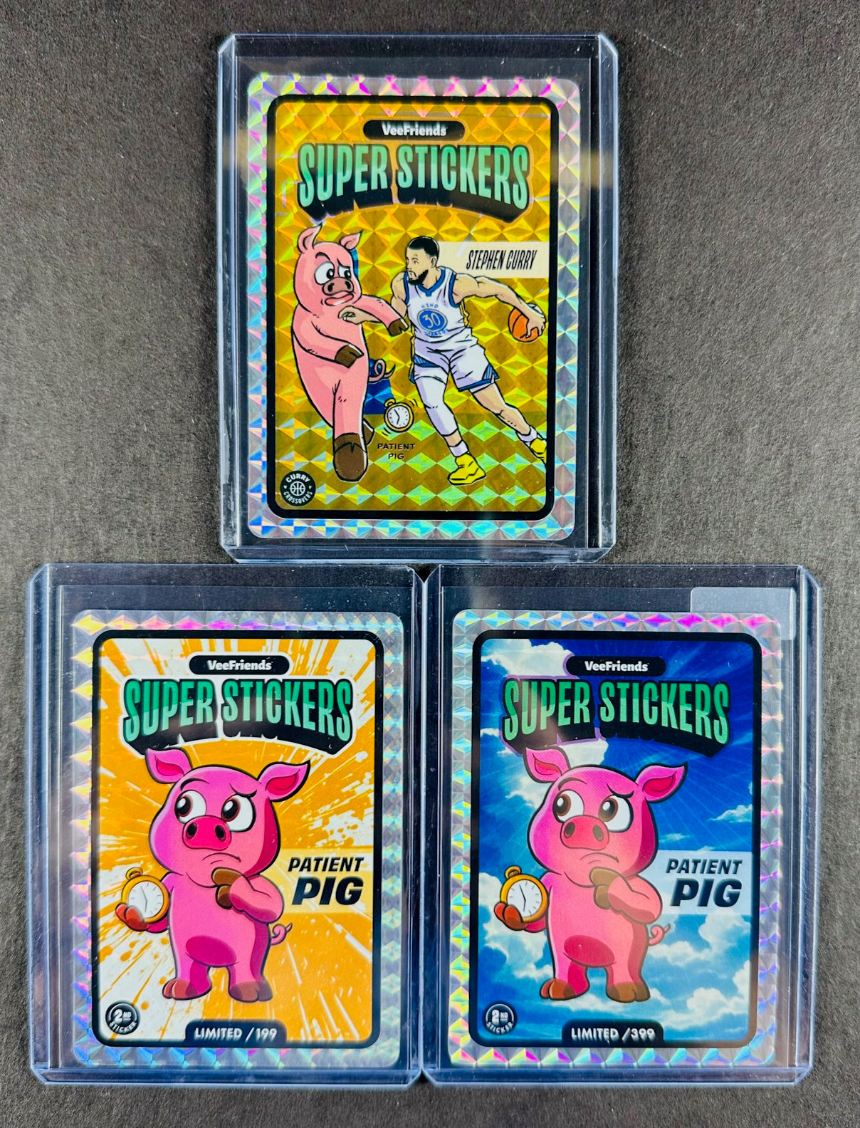 VeeFriends Super Stickers – Patient Pig 3-Card Bundle – Orange Splash /199 + Manga Clouds /399 + Curry Crossover